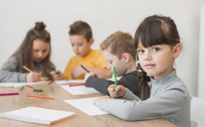 girl-painting-with-friends girl-painting-with-friends